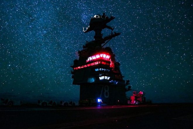 Hình ảnh ấn tượng ít thấy về các hoạt động bên trong hải quân Mỹ